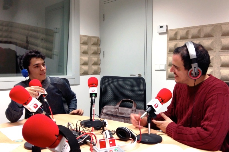 Pablo Biderbost en los estudios de Radio USAL