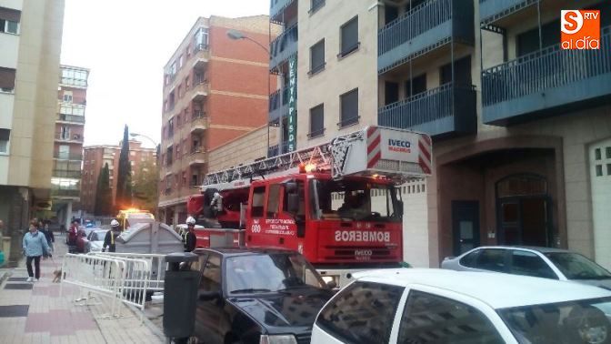 Los Bomberos de Salamanca tuvieron que intervenir para acceder a la vivienda y ayudar a la señora
