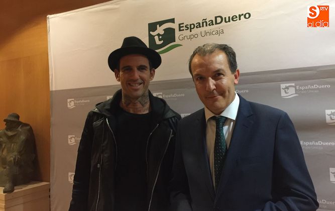 Josef Ajram y el director territorial de la entidad financiera, José Alberto Gurrionero