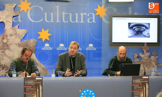 Charla en el Liceo con motivo del centenario de los Dominicos. Foto: Alberto Martín