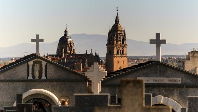 Piedra tejiendo otoños