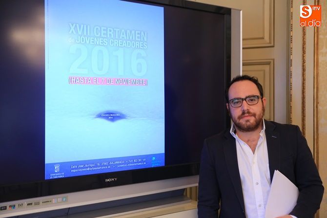 El concejal de Juventud, Daniel Llanos, en la presentación del certamen Jóvenes Creadores. Foto: Alberto Martín