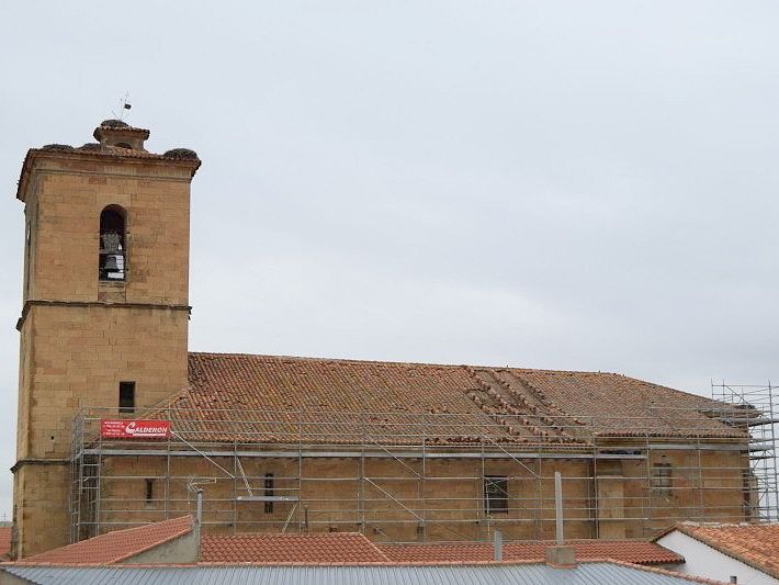 Los trabajos de reparación han comenzado por la nave derecha | Fotos: Lucía Martín