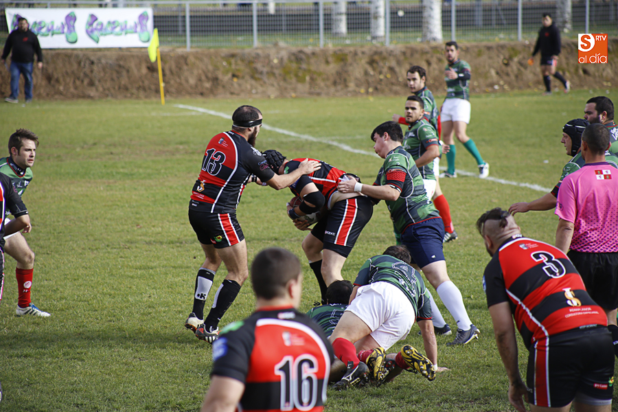 Un momento del partido disputado este domingo en La Aldehuela (Foto de Álex López)
