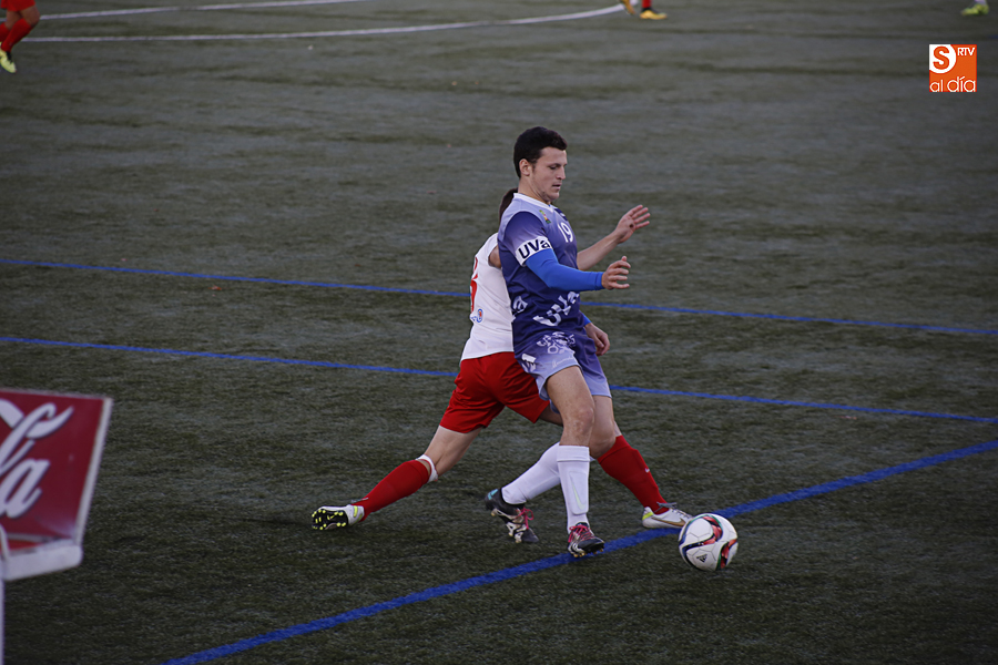 Momento del partido entre el Santa Marta y el Universidad de Valladolid (Foto de Álex López)
