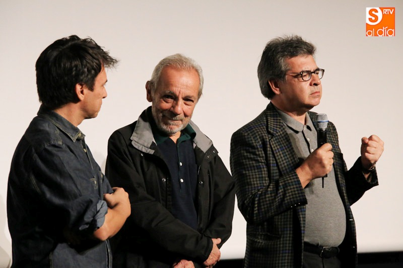 José Luis Gómez, en el centro, en la presentación en el Teatro Liceo