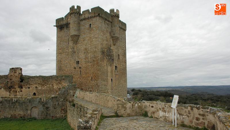 Castillo y muralla de San Felices de los Gallegos, una de las fortificaciones de frontera en Salamanca / CORRAL