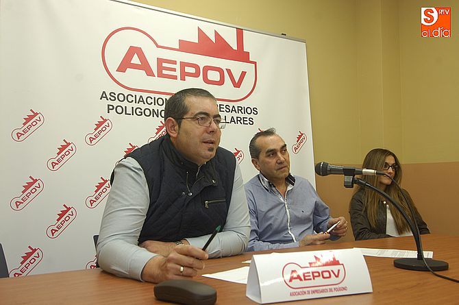 Ediles del Ayuntameinto de los Villares anuncian las mejoras antes el empresariado | Fotos: Adrián Martín