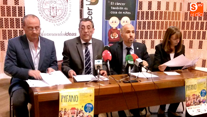 Miguel Ángel Vicente, presidente de PYFANO; Bienvenido Mena, delegado de la Junta de Castilla y León; Óscar González, director gerente de la Fundación General de la USAL; y Mª José Fresnadillo, concejal de Salud Pública del Ayuntamiento de Salamanca