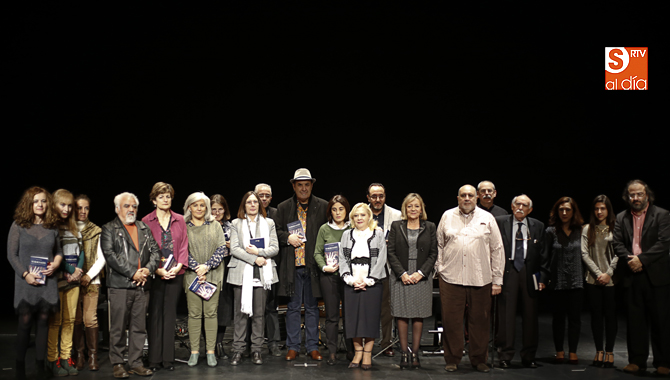 La presentación del libro ‘No Resignación’ (Antología de Salamanca) contó con 20 poetas y la participación especial de Concierto3 / Foto de Alejandro López
