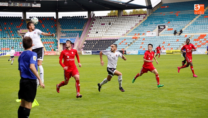 Una acción de un partido disputado por el Salmantino en el Helmántico