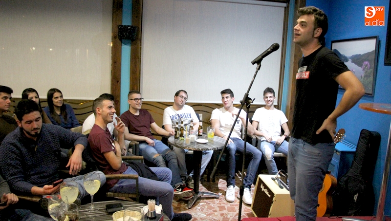 El público disfrutó con la actuación y el humor de Rubén García / CORRAL