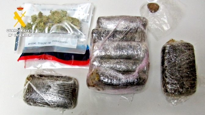 Parte del material intervenido por la Guardia Civil