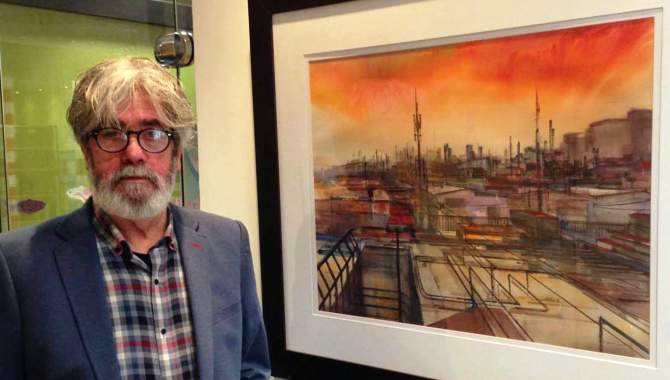 Antoni Cano, junto a una de las acuarelas en la muestra de Villamayor