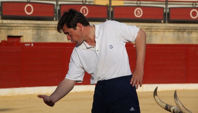 Dávila Miura, con los aficionados/ FOTO: Club Aficionados Prácticos Taurinos
