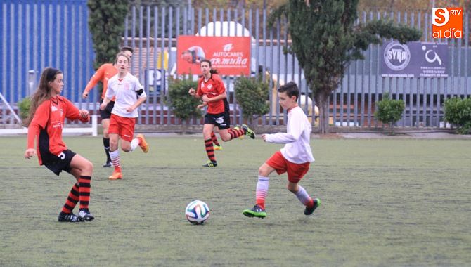 Momento de un partido de la Liga Provincial Infantl disputado en el Vicente del Bosque