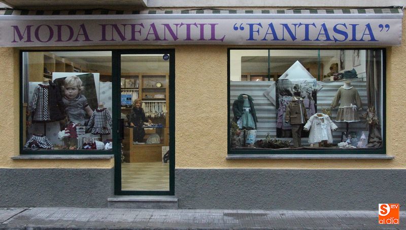 Nuevo escaparate de Modas Fantasía / CORRAL