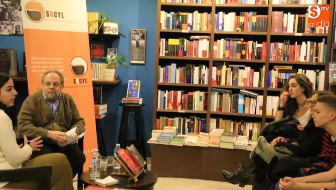 Coloquio del sociólogo Luis Enrique Alonso. Fotos: Alberto Martín