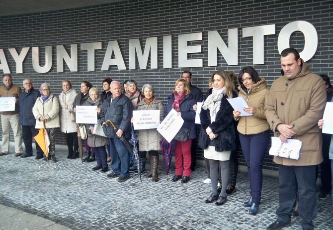Lectura del manifiesto contra la violencia de género a las puertas del Consistorio