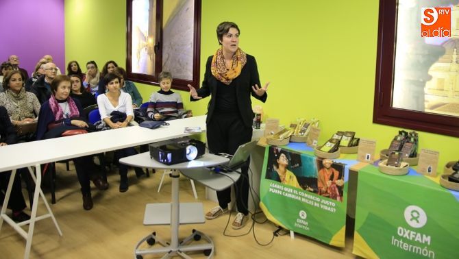 Explicando las diferencias entre los cafés. Fotos: Alberto Martín