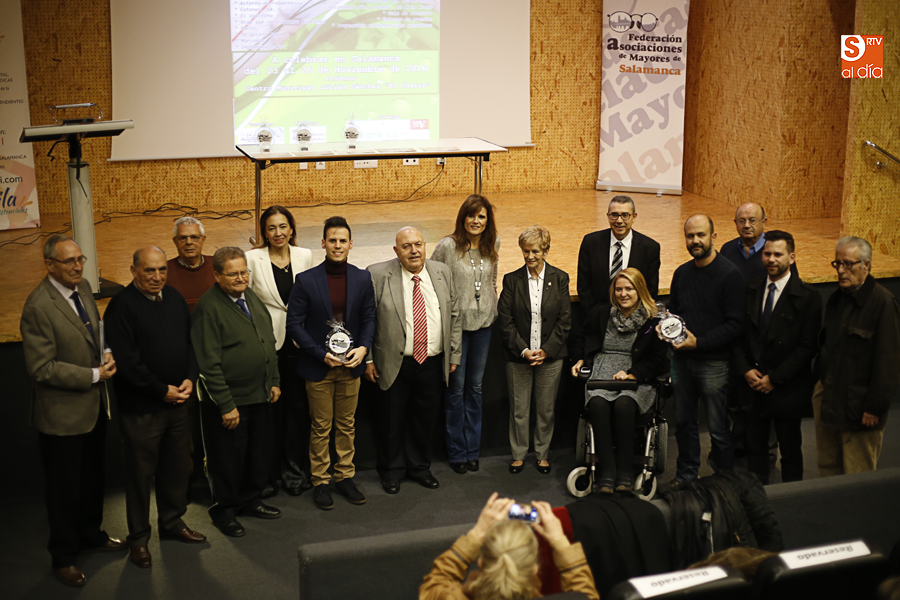 Foto familiar de los premiados en el Certamen de Cortometrajes (Foto de Álex López)