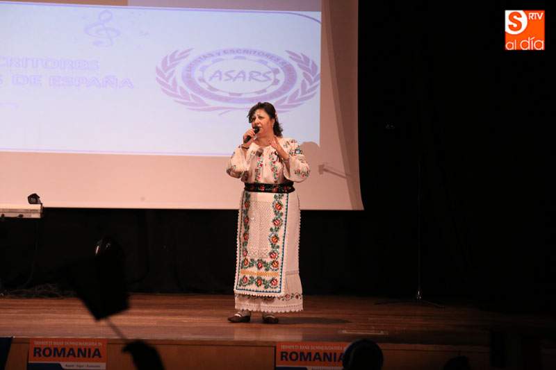 Un momento de la exhibición folclórica en el Auditorio Fonseca