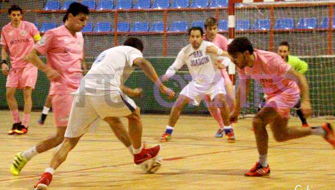 Momento de un partido de la Liga Clínica Campoamor de Futormes