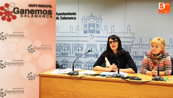 Vifrginia Carrera junto a Pilar Moreno en el Ayuntamiento