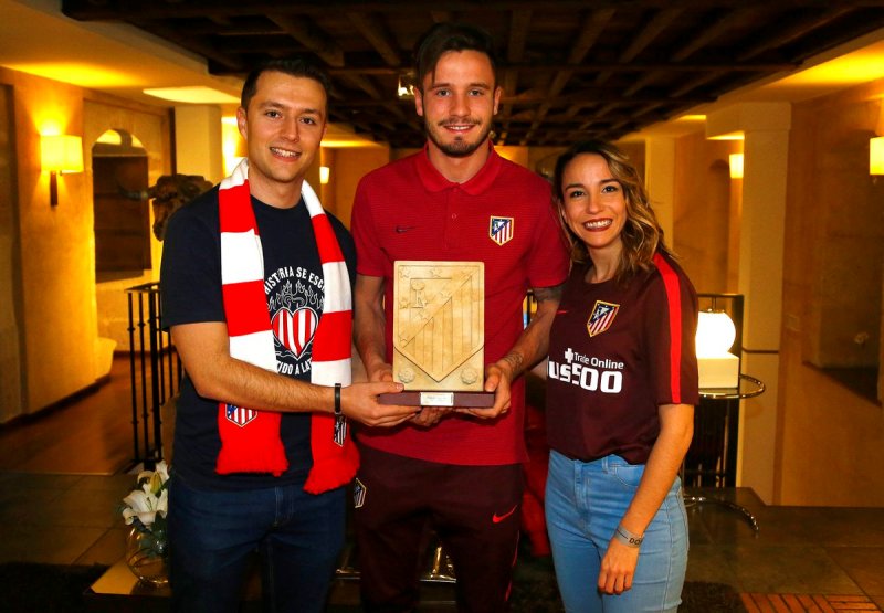 José Álvarez y Alba Gómez junto a Saúl