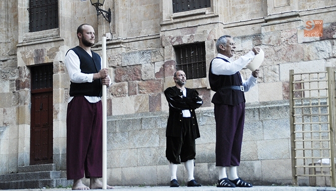 Komo Teatro, en una representación en el Patio Chico