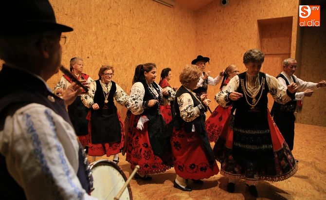 Bailes charros en la última jornada de la I Feria de Asociaciones de Mayores. Foto: Alberto Martín