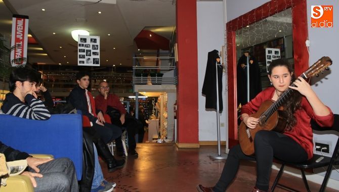 Sara Guerrero, durante el concierto en Hydria. Fotos: Alberto Martín