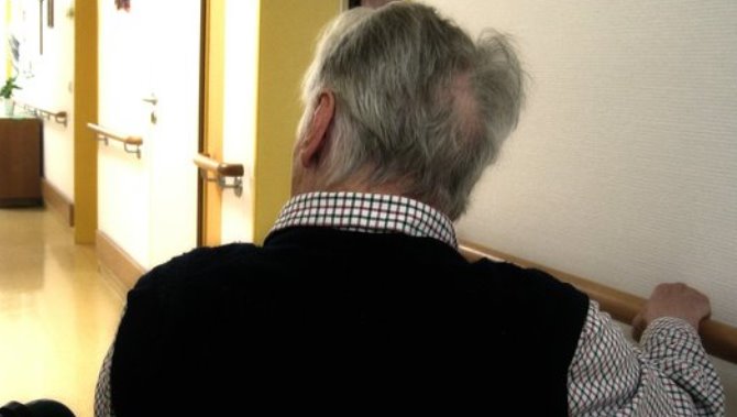 Ingresar a un familiar conlleva implicaciones emocionales