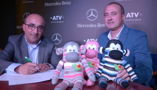 Jorge de Cosme, Gerente de ATV, y Miguel Angel Vicente, presidente de Pyfano, durante la firma del convenio en la Sala Micenas ATV