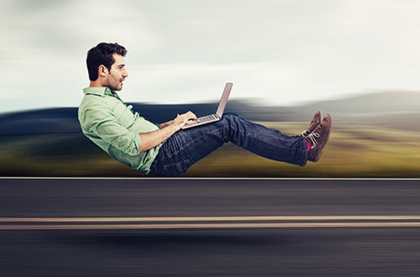 OCU denuncia la gran diferencia entre velocidad prometida y real en contratos de acceso a internet  