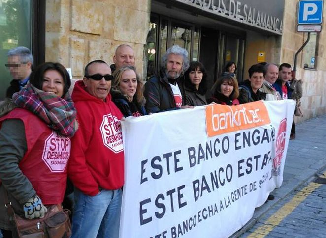 Protesta de la Plataforma Stop Desahucios a las puertas de los juzgados