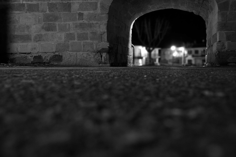 Bajo el arco