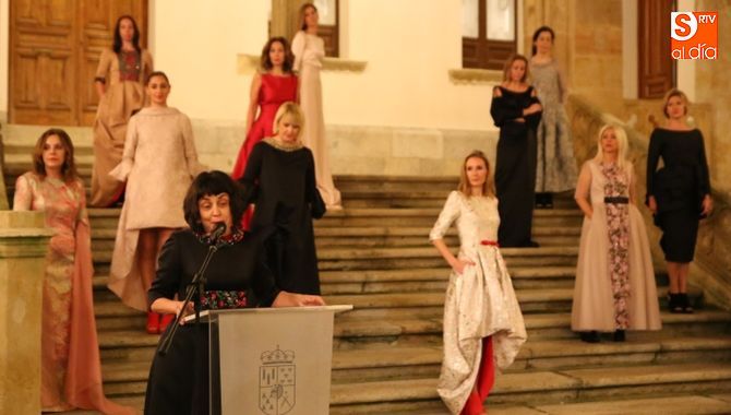 Fely Campo ha presentado su colección en el Patio de La Salina de la Diputación