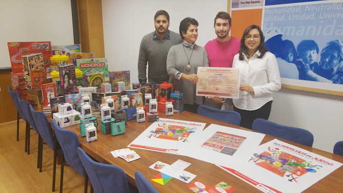 Entrega del dinero destinado a juguetes