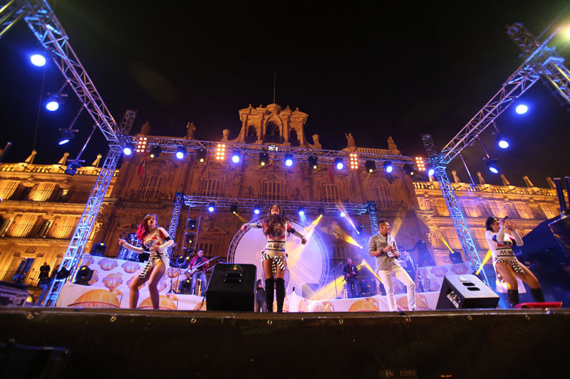 Un momento de la actuación del DJ Fonsi Nieto