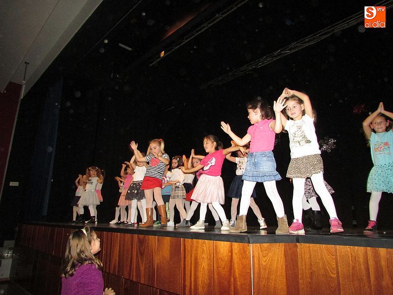 La Escuela de Baile anima la Navidad de la villa