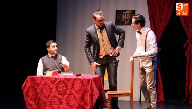 En escena la obra de Alejandro Casona ‘Nuestra Natacha’. Fotos: Alberto Martín