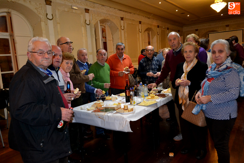 Los socios de la Encarnación del Hijo de Dios brindan por la prosperidad de un nuevo año