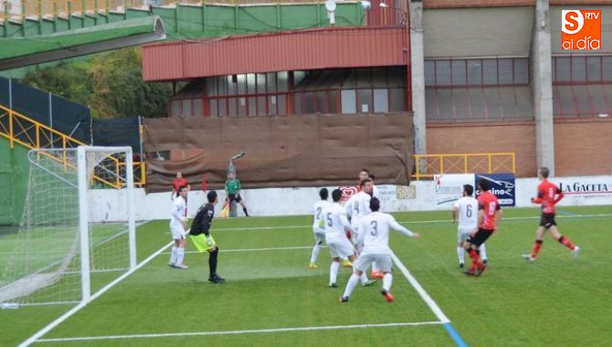 Un momento de un partido disputado por el Béjar en Mario Emilio