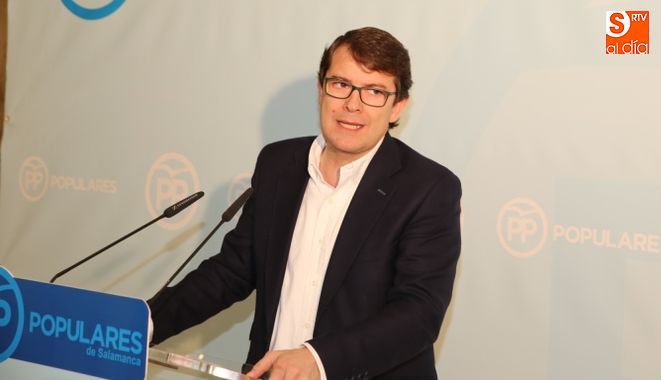 Alfonso Fernández Mañueco, durante el discurso de la comida de Navidad. Fotos: Alberto Martín
