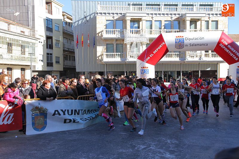 La popular y tradicional Carrera del Turrón triunfa ante el frío guijuelense