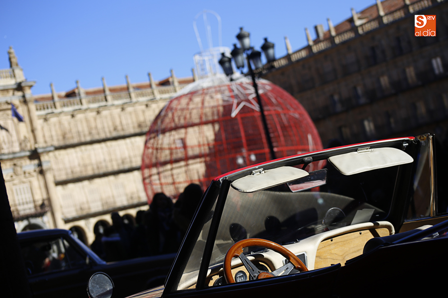 La Plaza Mayor, a rebosar en la llegada del recorrido. Foto: Alex López