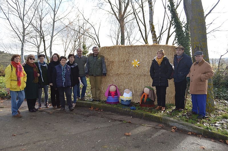Blas Rodríguez y miembros de ACASAN en la jornada belenística de Beleña