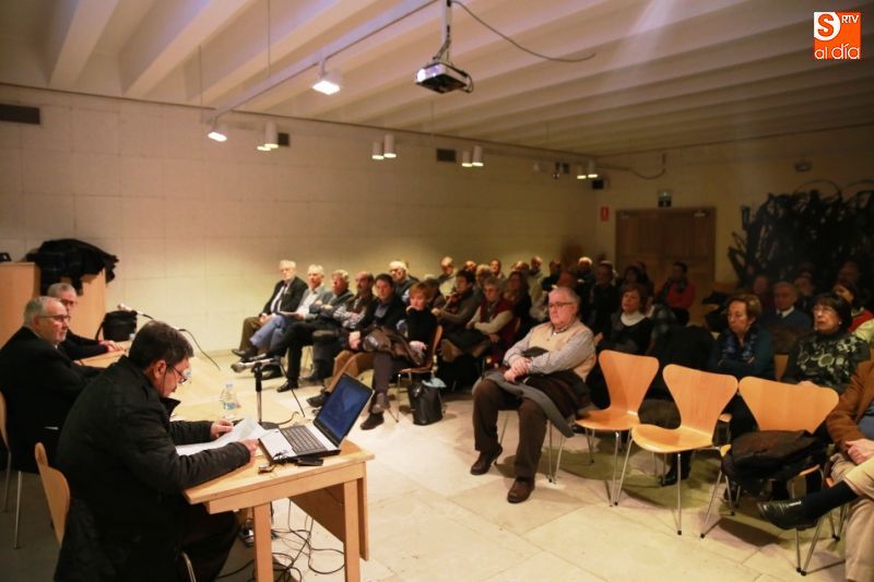 Momento de la conferencia realizada en la Casa de las Conchas sobre Unamuno