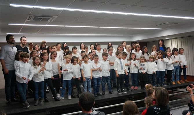 Brillantes actuaciones de los alumnos de baile y de la Escuela de Música  